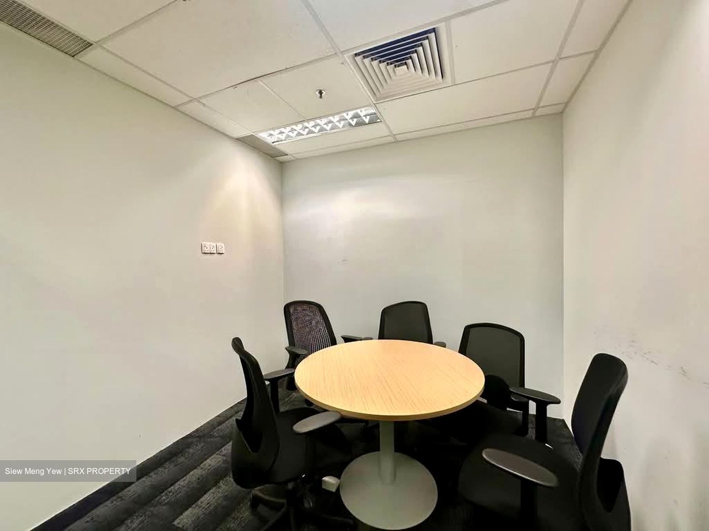 Dapenso Building (D1), Office #547606221